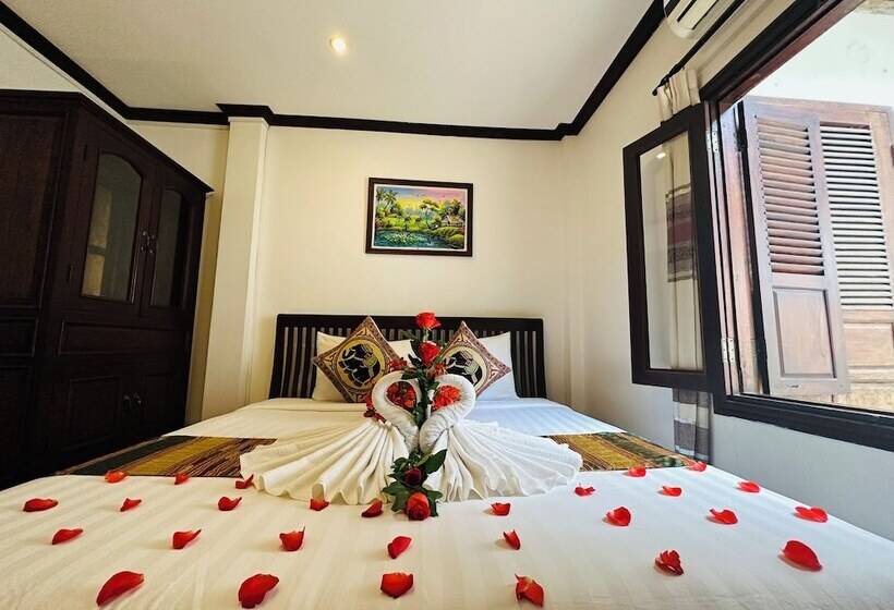 اتاق سوپریور, Thatsaphone