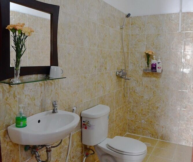 اتاق لوکس سه تخته, Thatsaphone