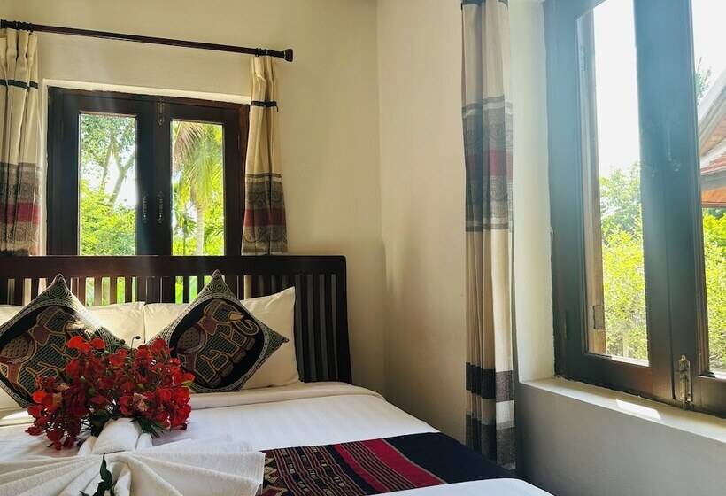 اتاق لوکس سه تخته, Thatsaphone