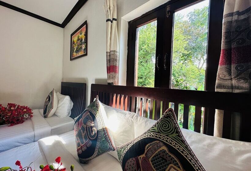 اتاق لوکس سه تخته, Thatsaphone