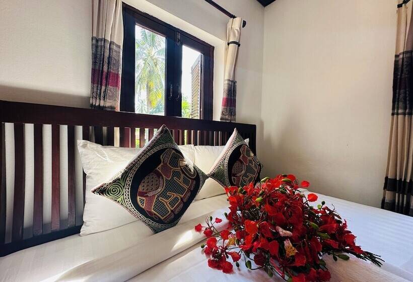 اتاق لوکس سه تخته, Thatsaphone