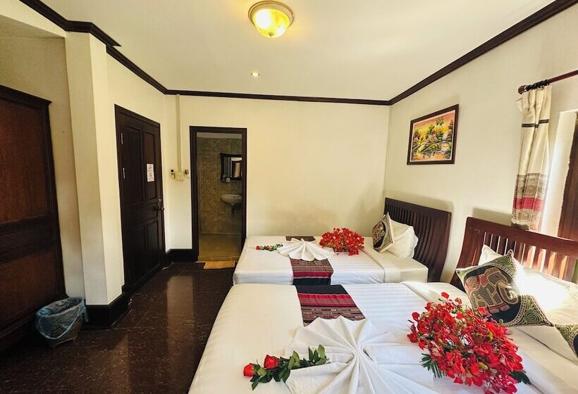 اتاق لوکس سه تخته, Thatsaphone