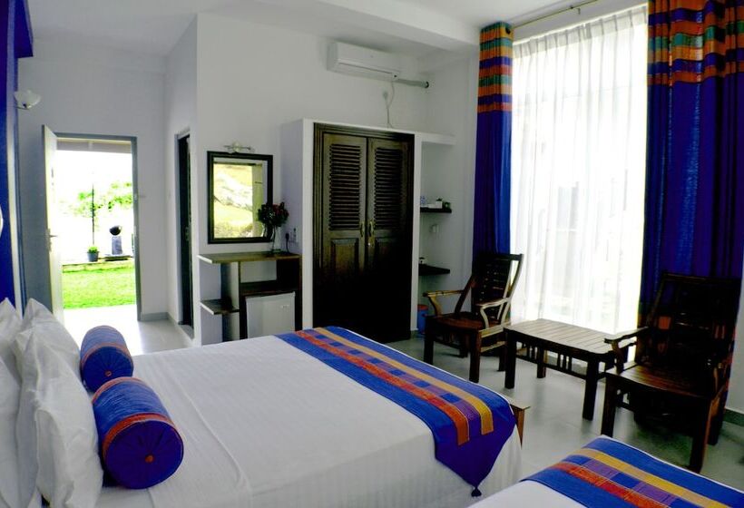 标准三人间, Villa Baywatch Rumassala