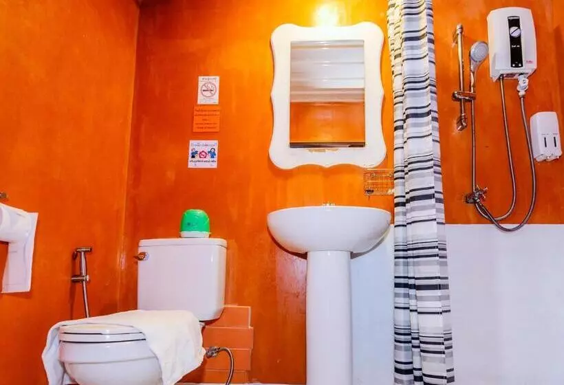 اتاق اکونومی, Retro Box Hotel Chumphon