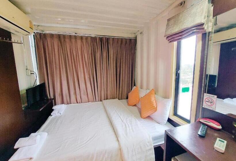 이코노미 룸, Retro Box Hotel Chumphon
