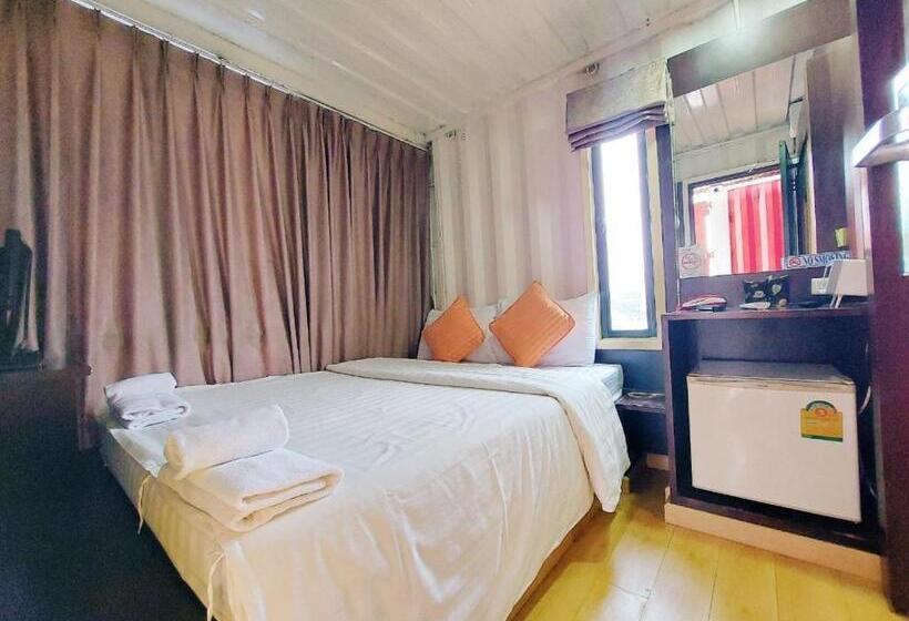 غرفة إقتصادية, Retro Box Hotel Chumphon
