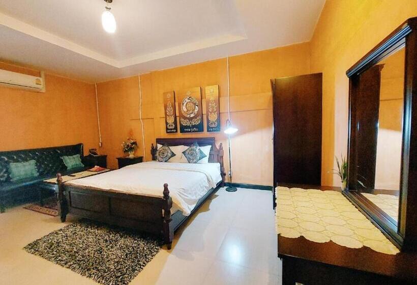 جناح مزود بجاكوزى, Retro Box Hotel Chumphon