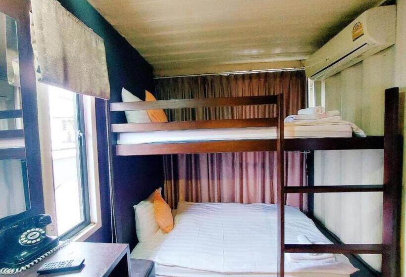 غرفة إقتصادية, Retro Box Hotel Chumphon