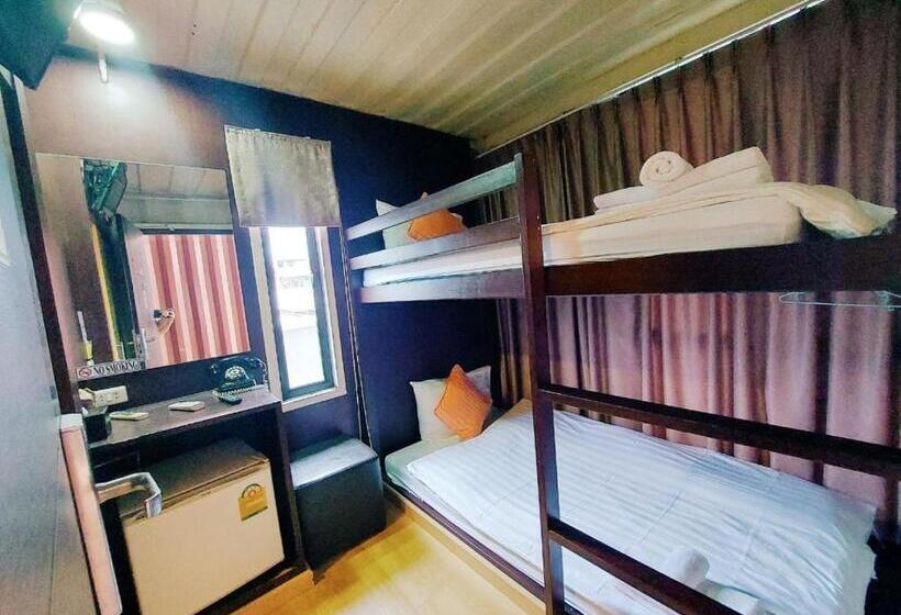 غرفة إقتصادية, Retro Box Hotel Chumphon