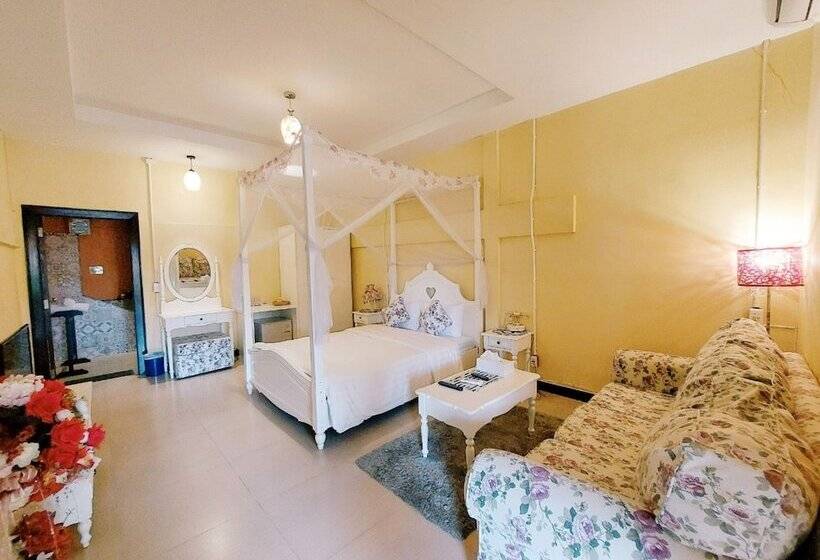 جناح, Retro Box Hotel Chumphon