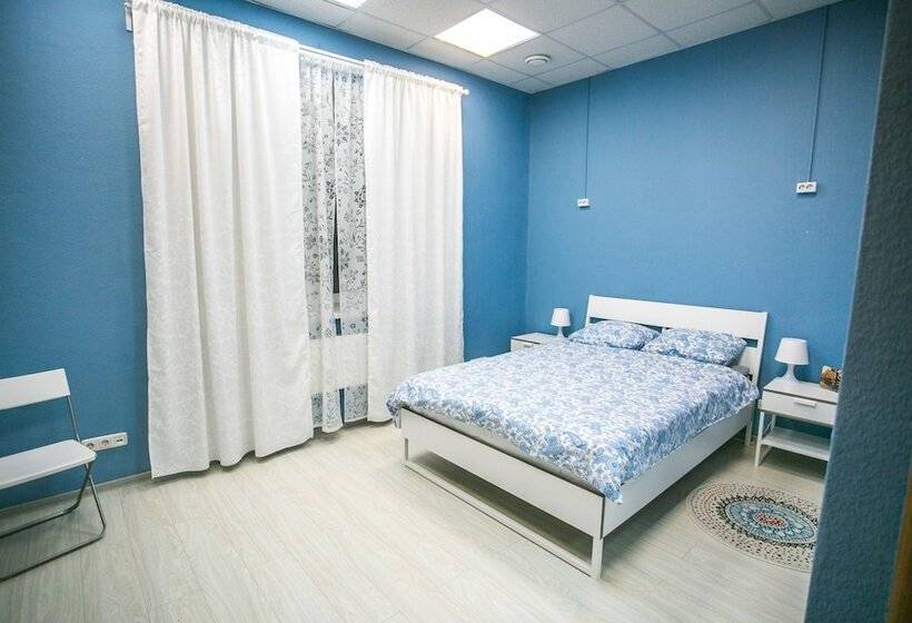 家庭间, Sky Hostel