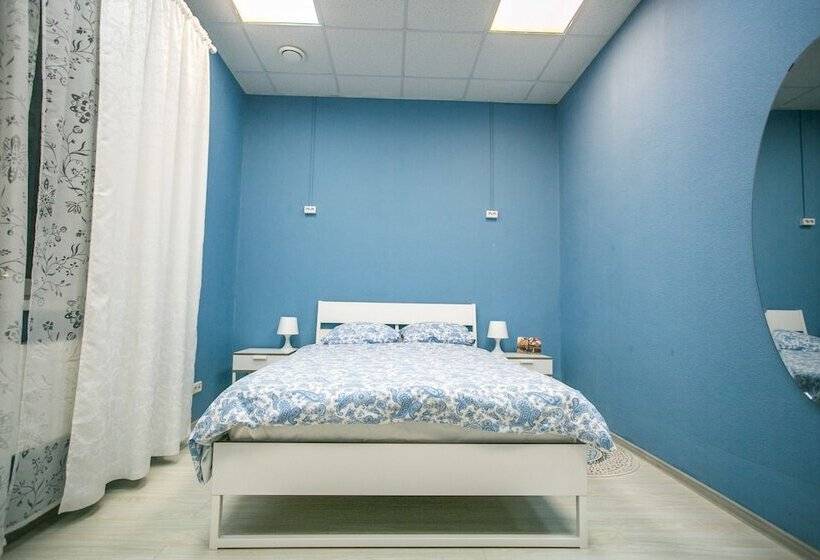 家庭间, Sky Hostel