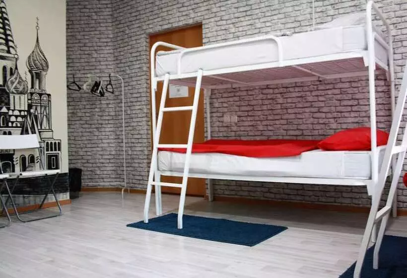 ルームシェアのワンベッド, Sky Hostel