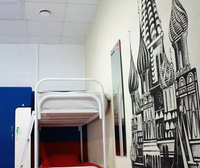 ルームシェアのワンベッド, Sky Hostel