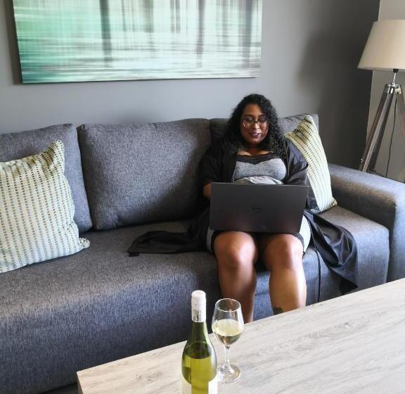 דירת חדר, The Capital On Bath