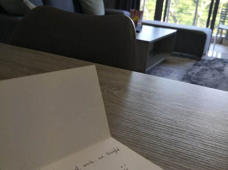 דירת חדר, The Capital On Bath