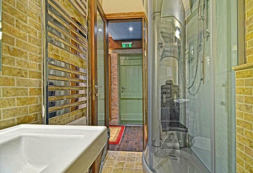 Номер Superior, Aithrio