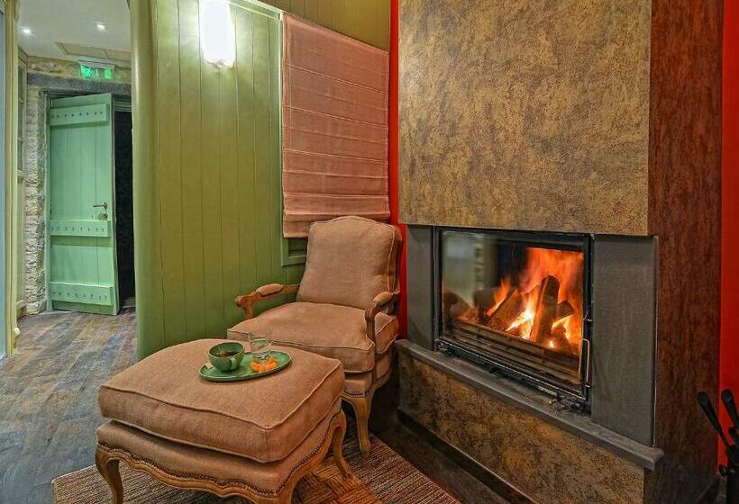 Номер Deluxe, Aithrio