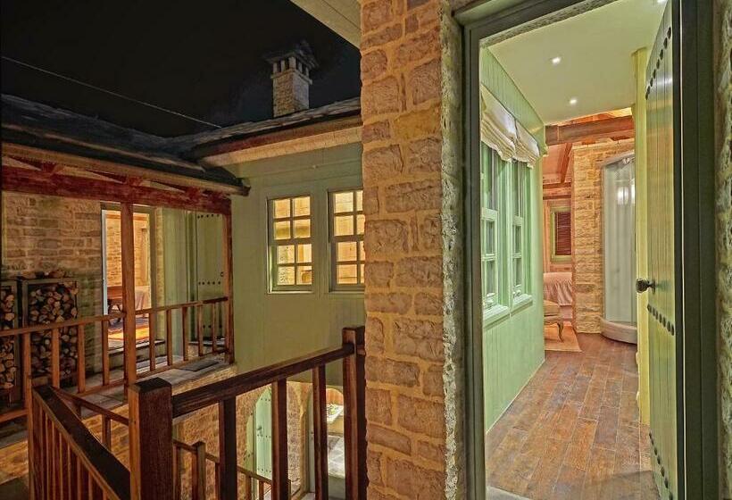 Номер Deluxe, Aithrio