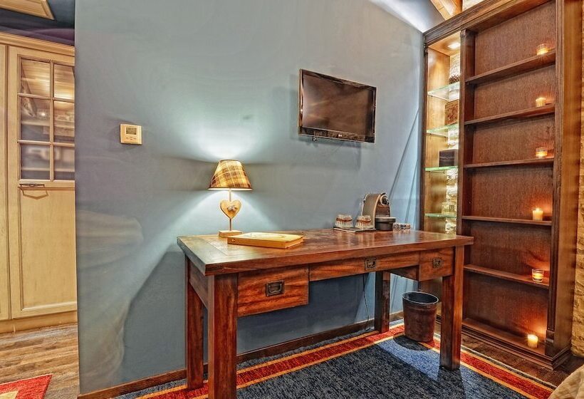 Номер Superior, Aithrio