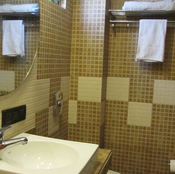 デラックスルーム, Bhammar S Inn   A Pure Veg