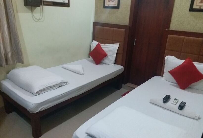 デラックスルーム, Bhammar S Inn   A Pure Veg