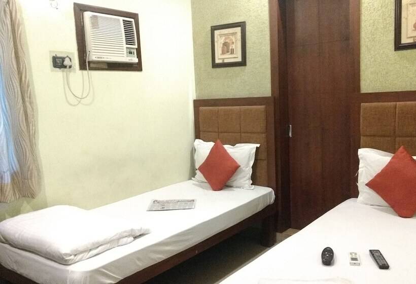 デラックスルーム, Bhammar S Inn   A Pure Veg