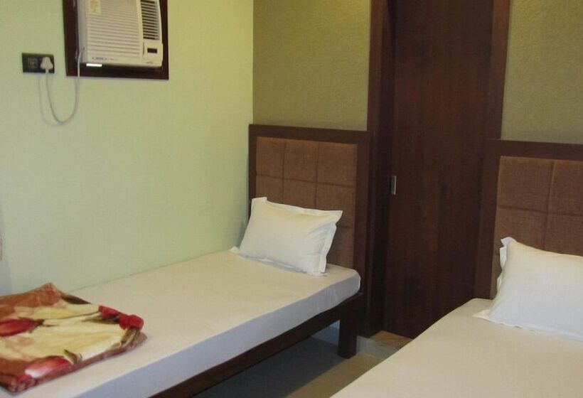 デラックスルーム, Bhammar S Inn   A Pure Veg