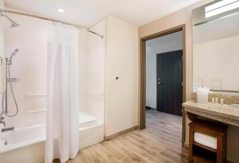 キングサイズベッドのスタンダードルーム, Courtyard By Marriott Faro Blanco Resort