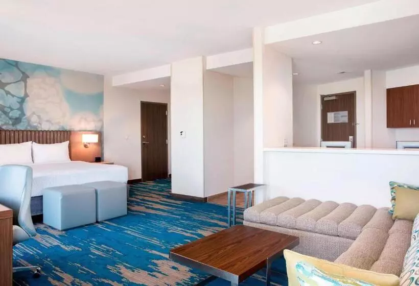 キングサイズベッドのスイートルーム, Courtyard By Marriott Faro Blanco Resort