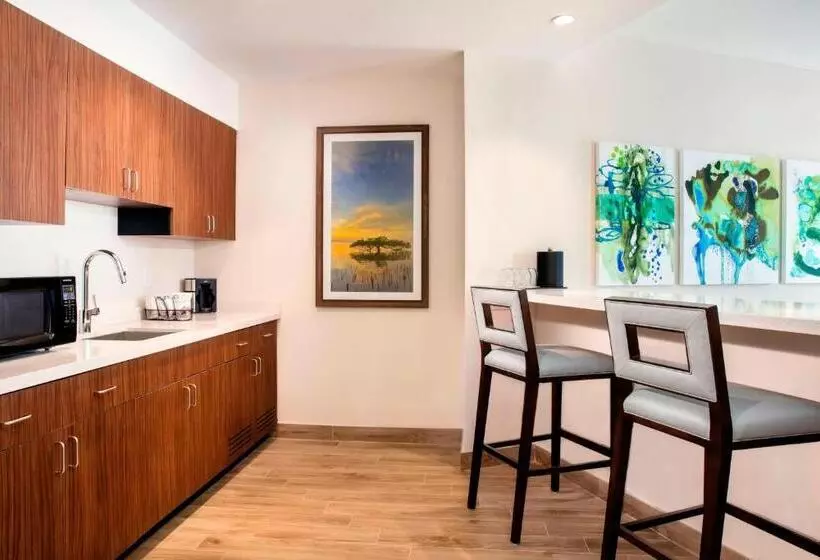 キングサイドベッドのスタンダードワンルーム, Courtyard By Marriott Faro Blanco Resort