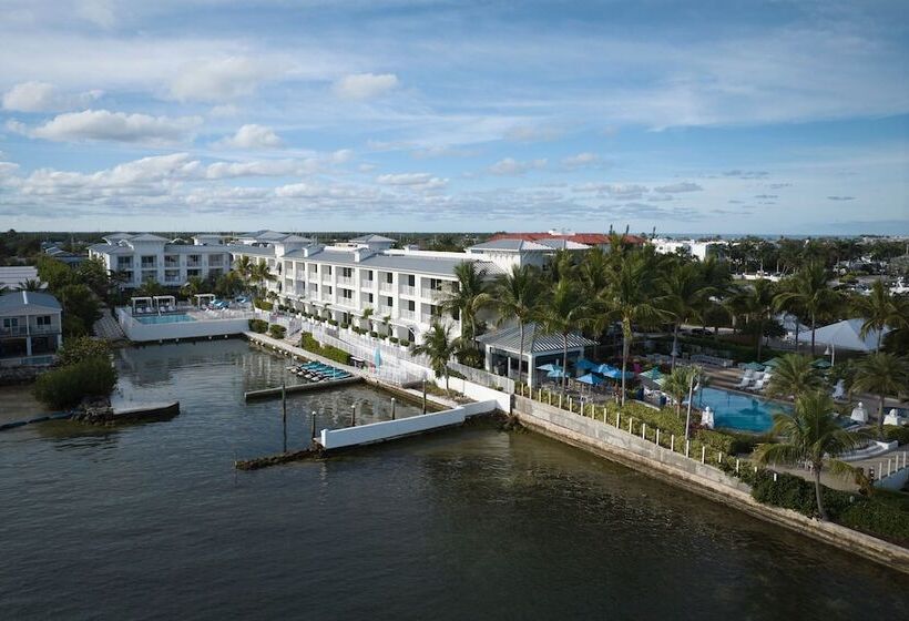 Номер Стандарт Двуспальная Кровать Боковой Вид на Море, Courtyard By Marriott Faro Blanco Resort