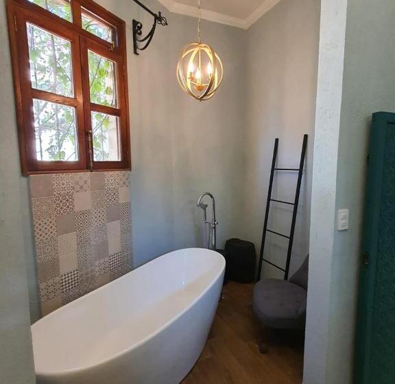 سوئیت جونیور با چشم‌انداز باغ, Mansion San Miguel