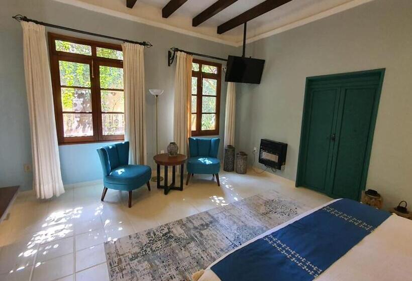 سوئیت جونیور با چشم‌انداز باغ, Mansion San Miguel