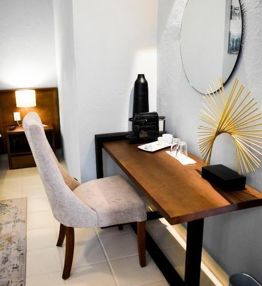 سوئیت جونیور با چشم‌انداز باغ, Mansion San Miguel