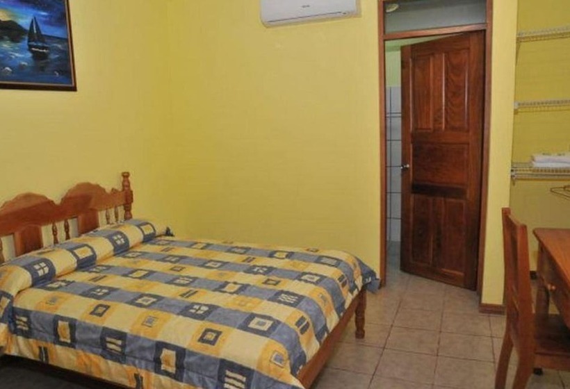 חדר סטנדרט לשלושה, Santa Ana Liberia Airport