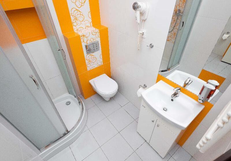 סטודיו נוח, Lux Apart