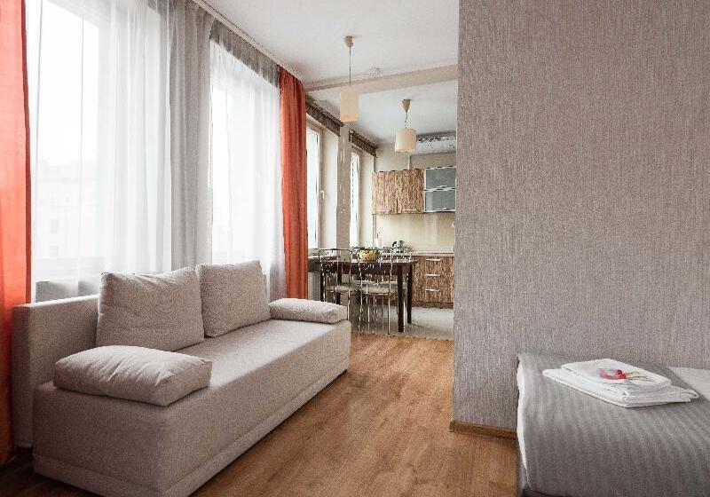 סטודיו דלוקס, Lux Apart