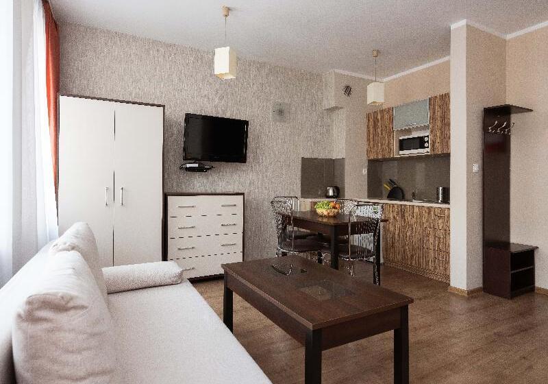 סטודיו דלוקס, Lux Apart