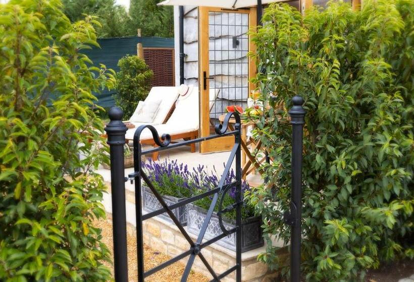 キングサイズベッドのスーペリアルーム, Abbots Grange Manor House