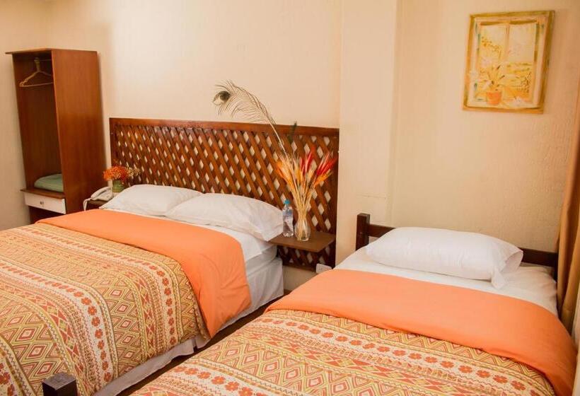 غرفة قياسية ثلاثية, Hostal Capri