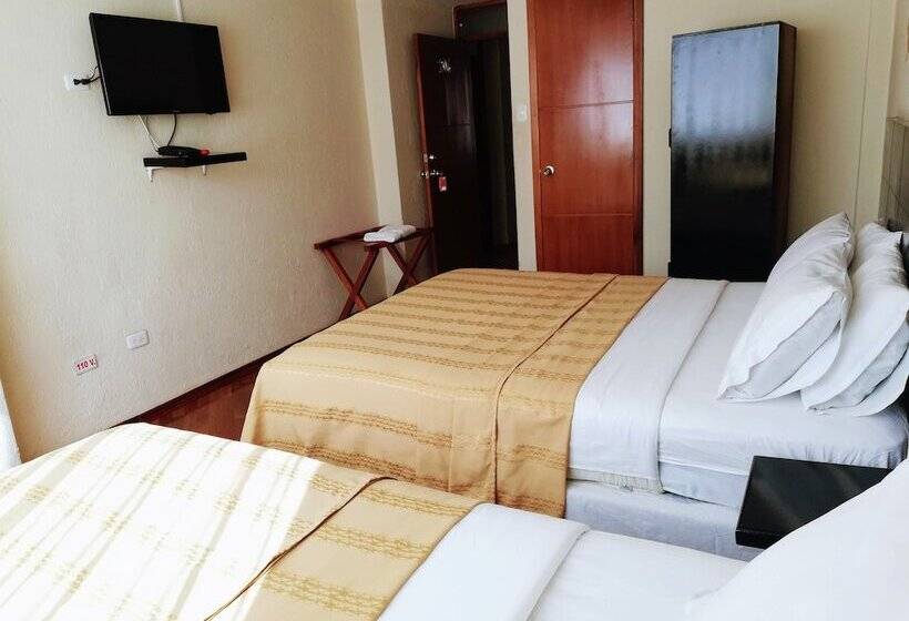 غرفة قياسية ثلاثية, Hostal Capri