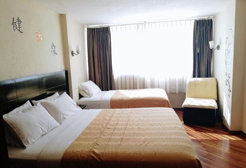 غرفة قياسية ثلاثية, Hostal Capri