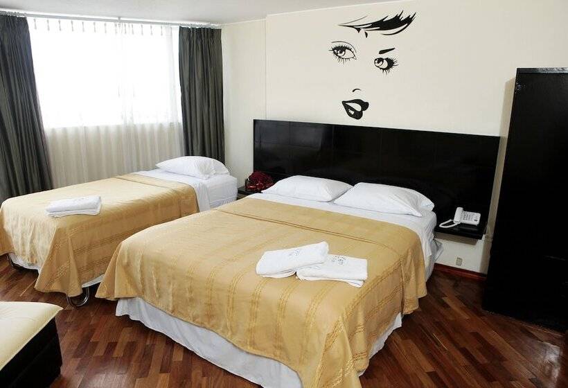 غرفة قياسية ثلاثية, Hostal Capri