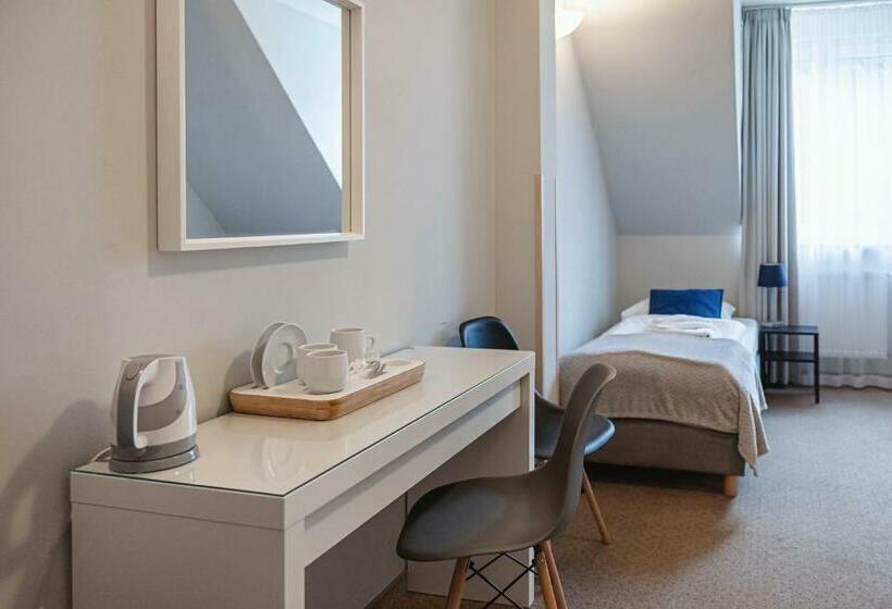 标准三人间, Gronie Ski & Bike