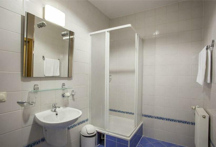 标准三人间, Gronie Ski & Bike