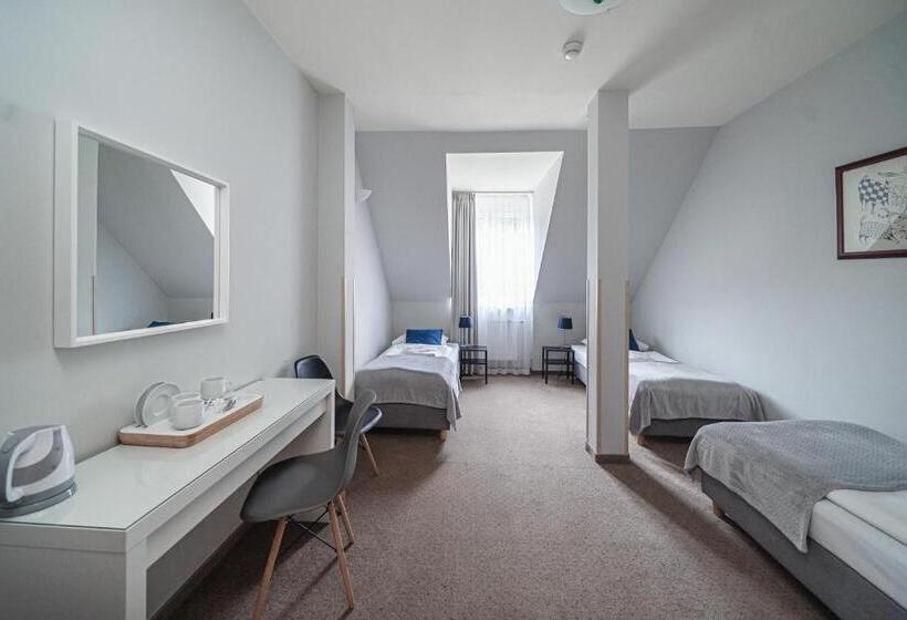 标准三人间, Gronie Ski & Bike