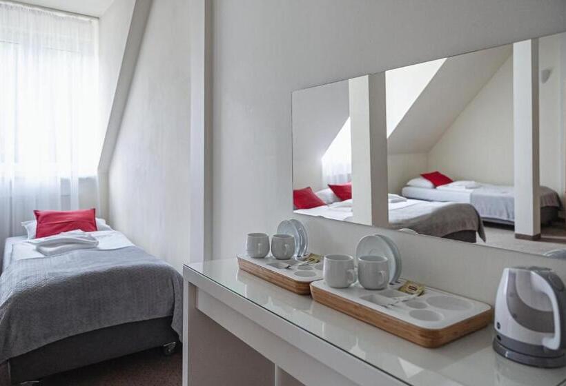 四人标准间, Gronie Ski & Bike