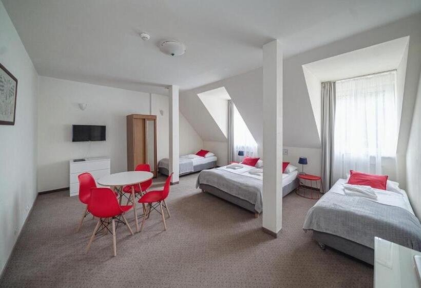 四人标准间, Gronie Ski & Bike