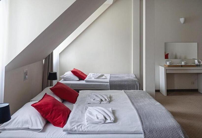 四人标准间, Gronie Ski & Bike